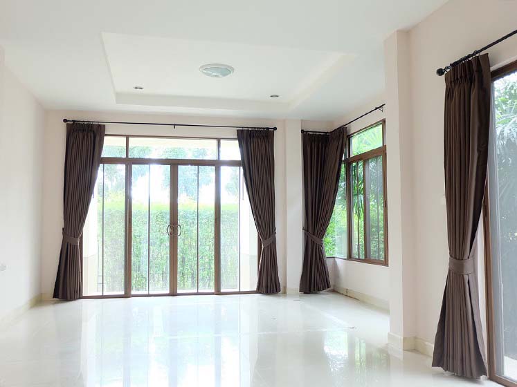 House with Shared Pool in Bangnatrad 